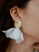 Load image into Gallery viewer, Trust Flower Earrings
